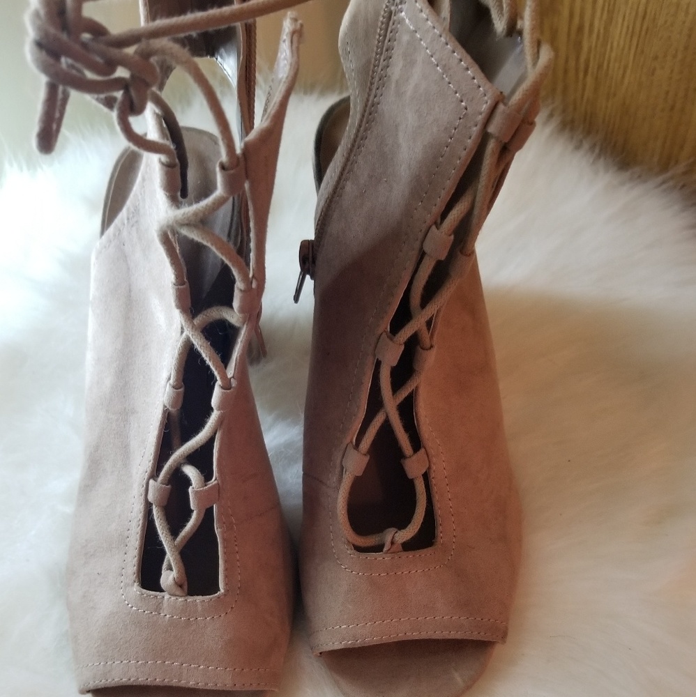 Chunky Heel lace up Heels - Picture 2 of 3
